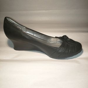 Black Women Wedge Heels size 7.5 with bow